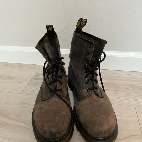 DR MARTENS air cushion brown leather boots size 12 Dr. Martens 1460 Boots Kid main image 3